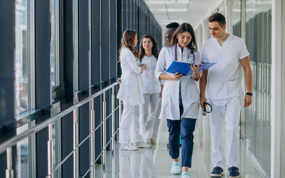 Offre d’emploi médecin dans le public : pourquoi les hôpitaux peinent à recruter ?