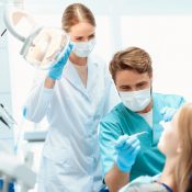 slujbă ca dentist