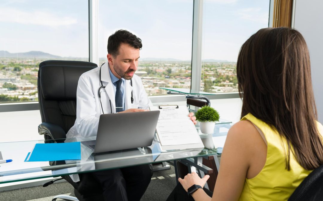 Comment décrocher un poste de médecin du travail : conseils et astuces