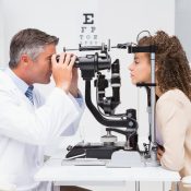 slujbă ca oftalmolog
